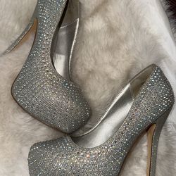 Bedazzled Pumps✨