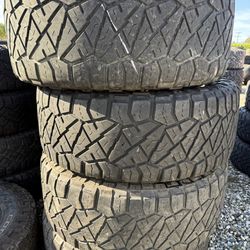 35x12.50r18 Nitto tires en Excelentes Conditiones de Vida las 4