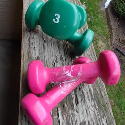 Pink And Green Rubberized Grip 2 Lb And 3 Lb Dumbbell Weight Set