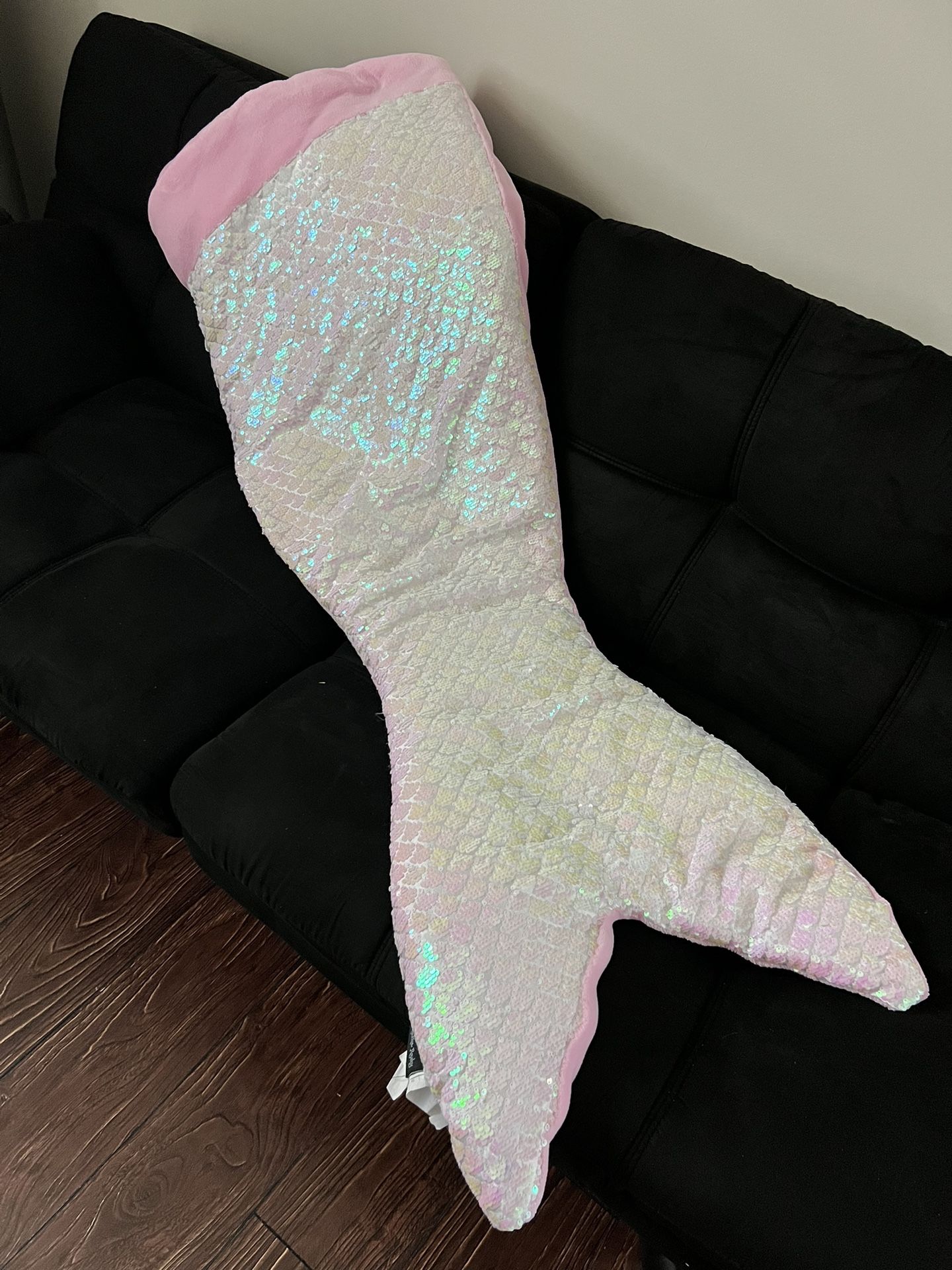 Cynthia Rowley Sequins Mermaid Tail Snuggle Wrap Blanket Sleeping Bag Pink.