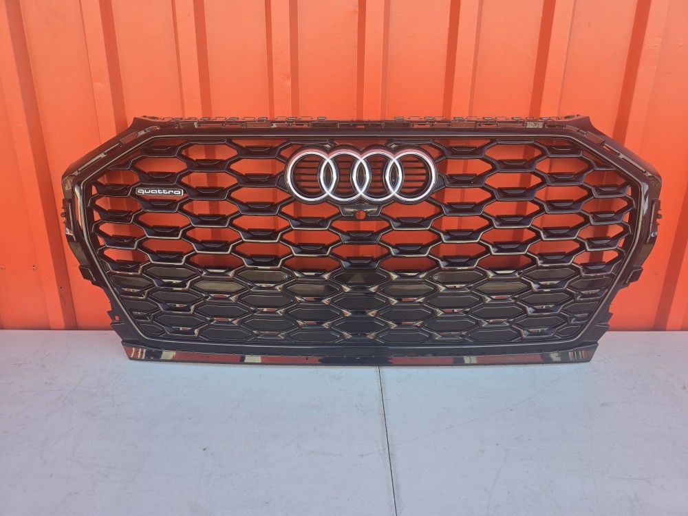 Audi Q5 SQ5 Sportback Grille Black w/Camera 2021-2024