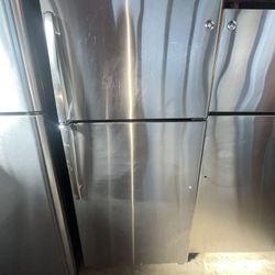 30” GE Stainless Steel Top Freezer Refrigerator 