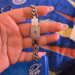 Locked and key bracelet
