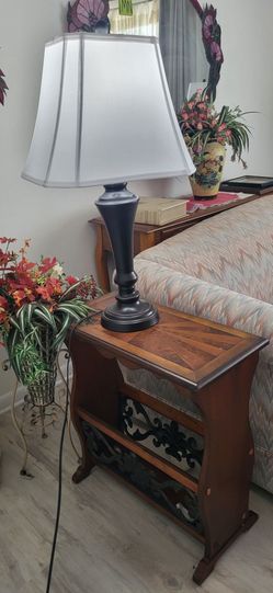 End table with magazine storage