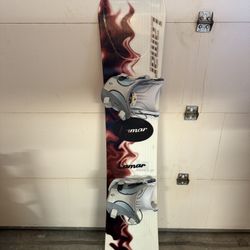 Lamar Snowboard With Bindings and Bag