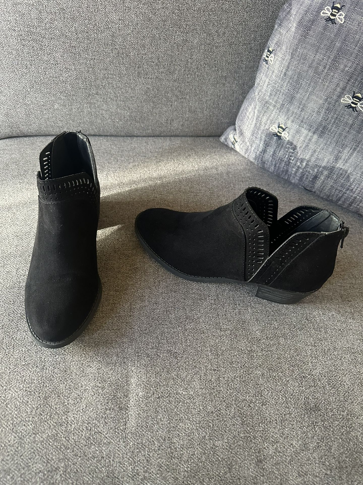 Carlos By Carlos Santana Black Suede Boots For Women. Size 7.5