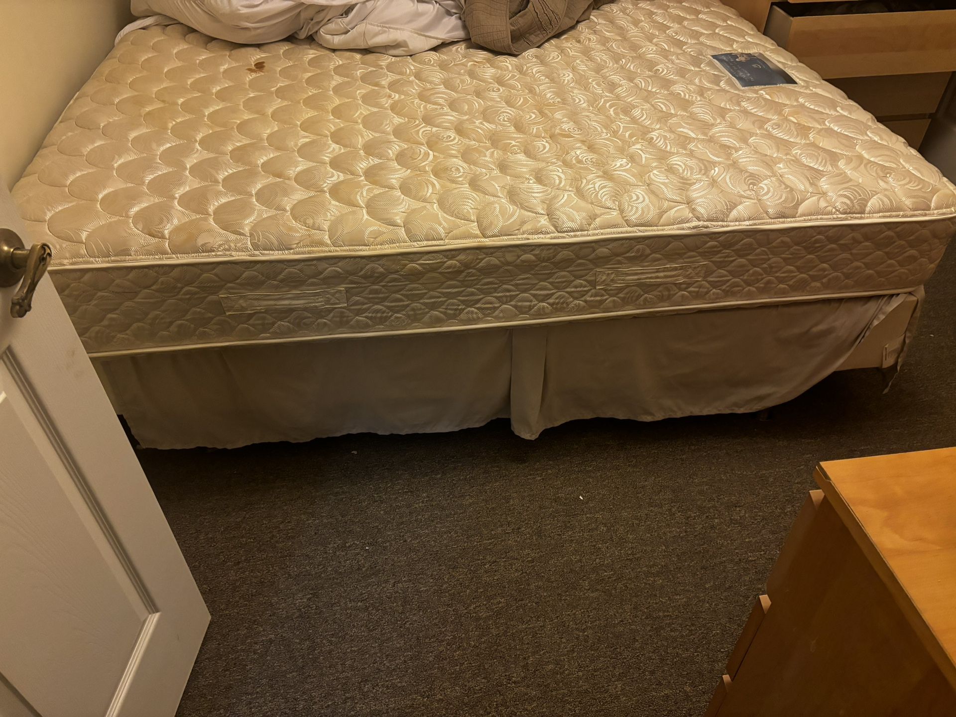 Queen Size Bed Frame And Matress Plus Furniture For Bedroom