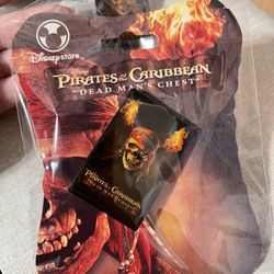 PIRATES OF THE CARIBBEAN  DEAD MAN'S CHEST  LIGHT UP PIN - DISNEY STORE - POTC