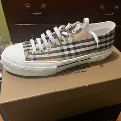 Burberry Checkered