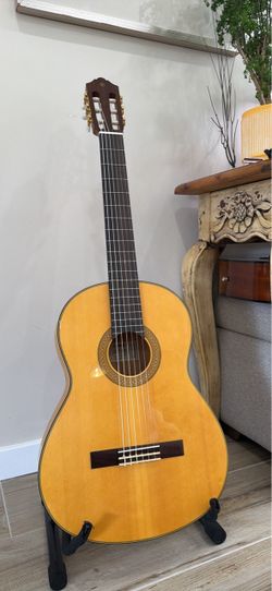 Yamaha CG172SF Flamenco Classical Guitar Solid Spruce Top