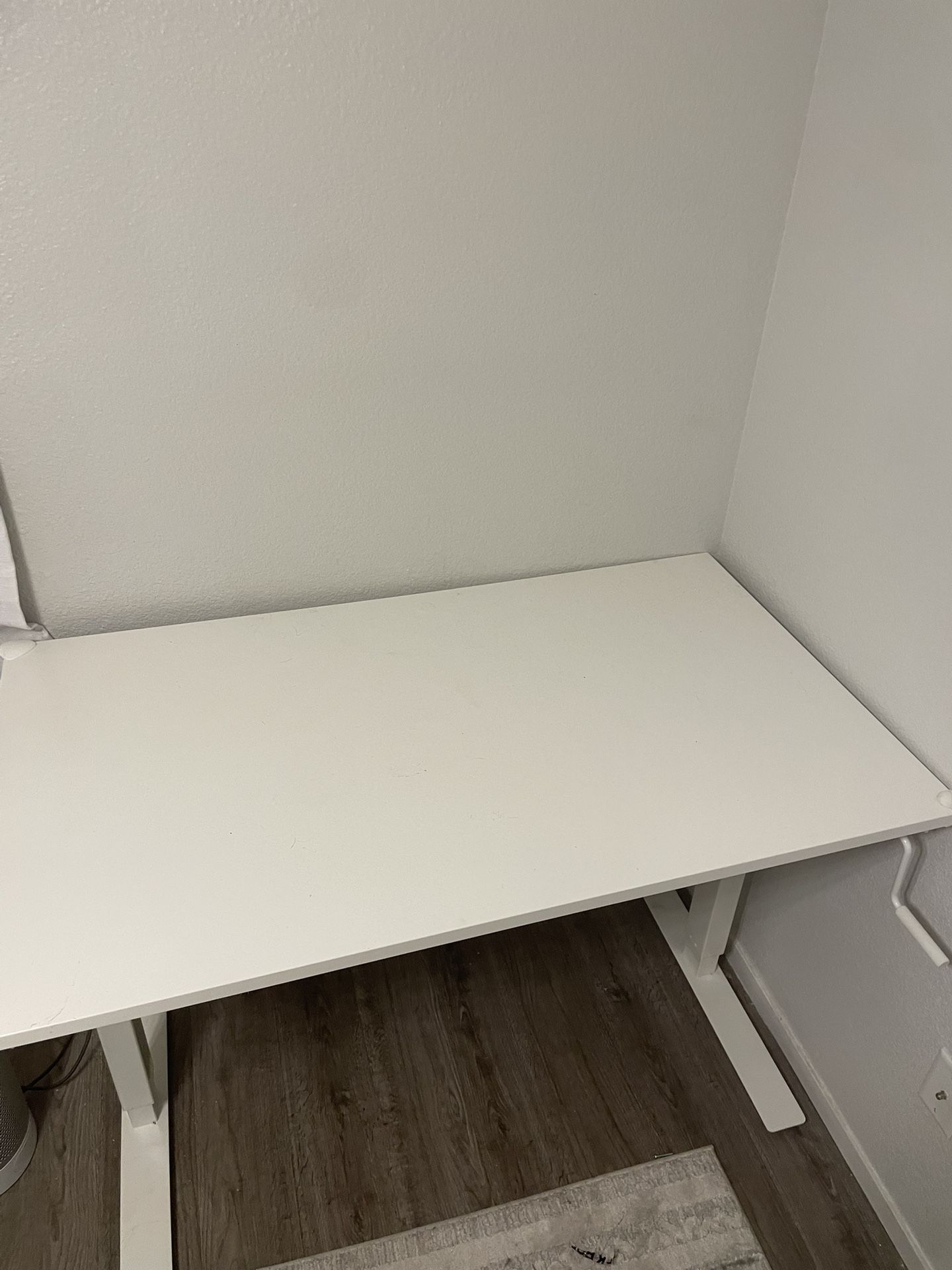 white computer desk 