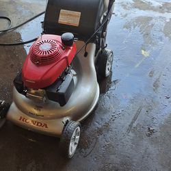 For Sale: Honda Self-Propelled Lawn Mower Twin Blade GCV160 Smart Drive $250

