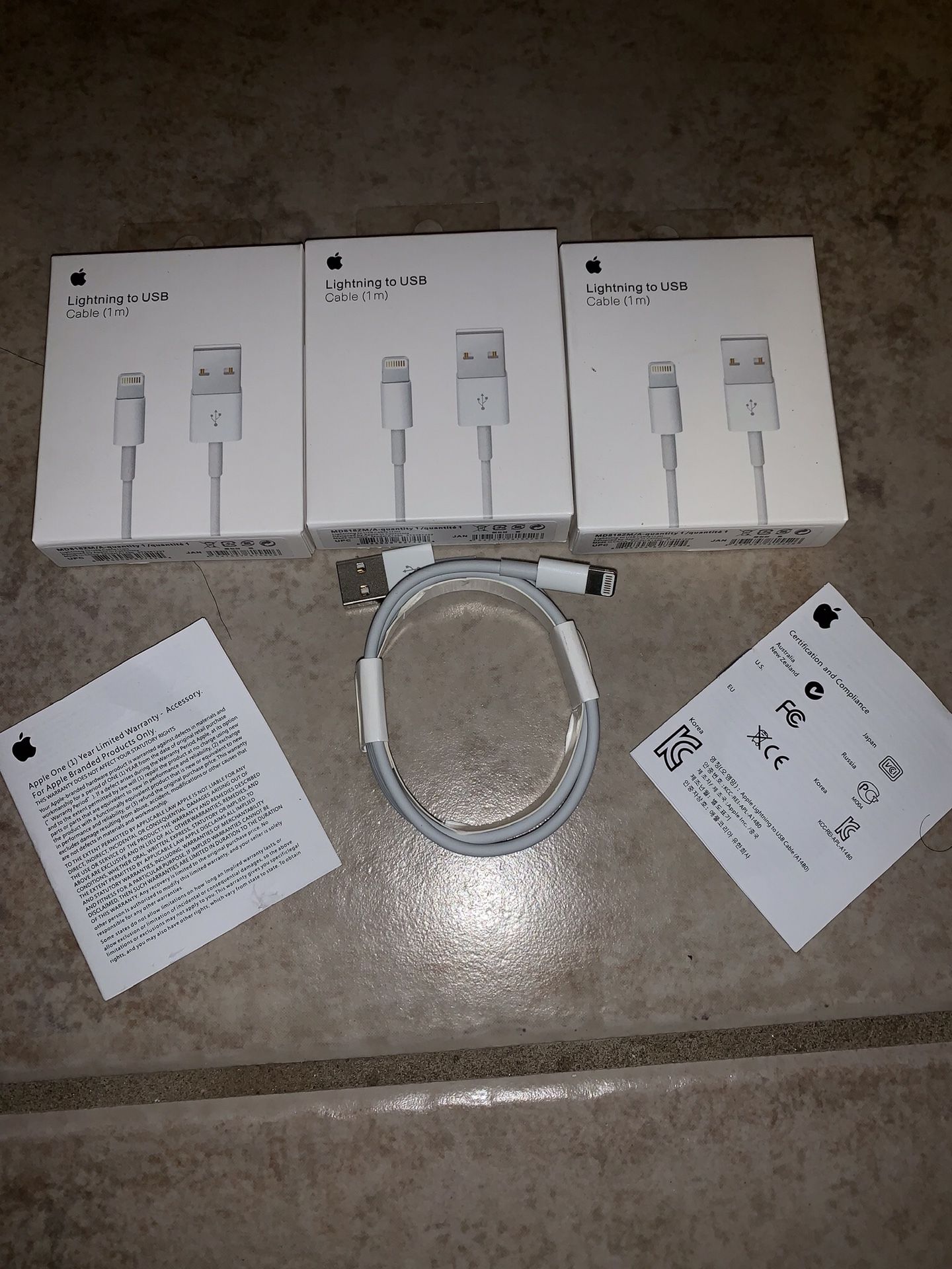 3 iPhone Apple chargers