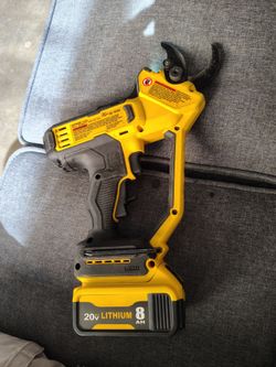 DeWalt 20 volt 1 1/2" in powered pruner $150