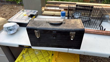 Metal tool box
