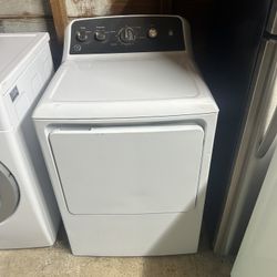 7.2 cu. ft. vented Electric Dryer in White with Auto Dry and Extended Tumble