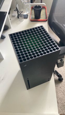 Xbox series x 1tb + 2 controllers and headset