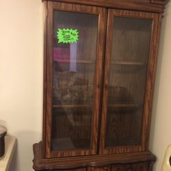 Dining room set - hutch - table - 4 chairs + 1 leaf