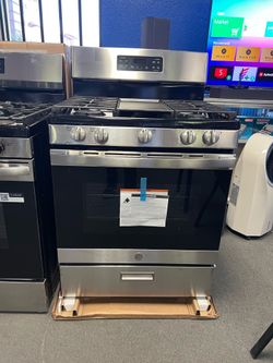 GE STAINLESS STEEL GAS RANGE