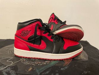 Nike Air Jordan 1 Mid Banned