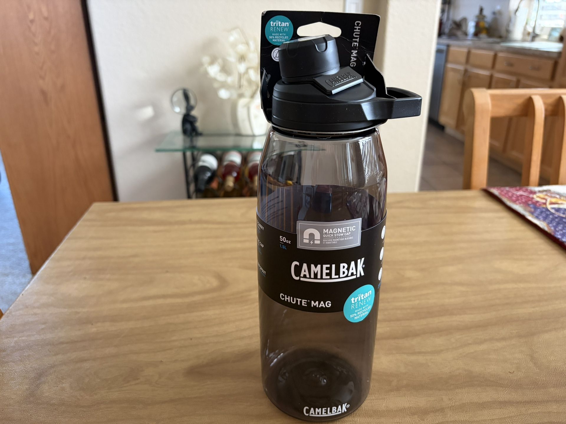 New “CAMELBAK” Mag Titan Renew Water Bottle