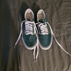 WOMEN GREEN VANS SIZE 8