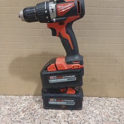 Milwaukee M18 Brushless Hammer Drill with 2 6.0 Batteries ( Located in Hawthorne )(NO DELIVERY)