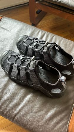 Keen men’s black waterproof hiking sandals - 13