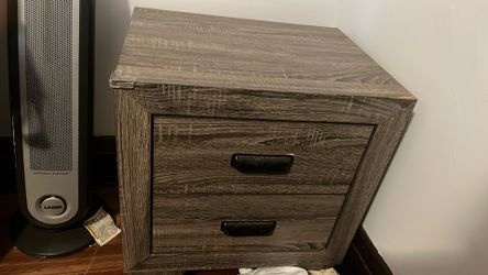 NIGHT STAND 20$!! MUST PICK UP!