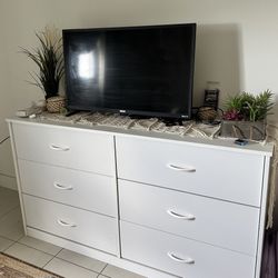 White 6-drawer dresser