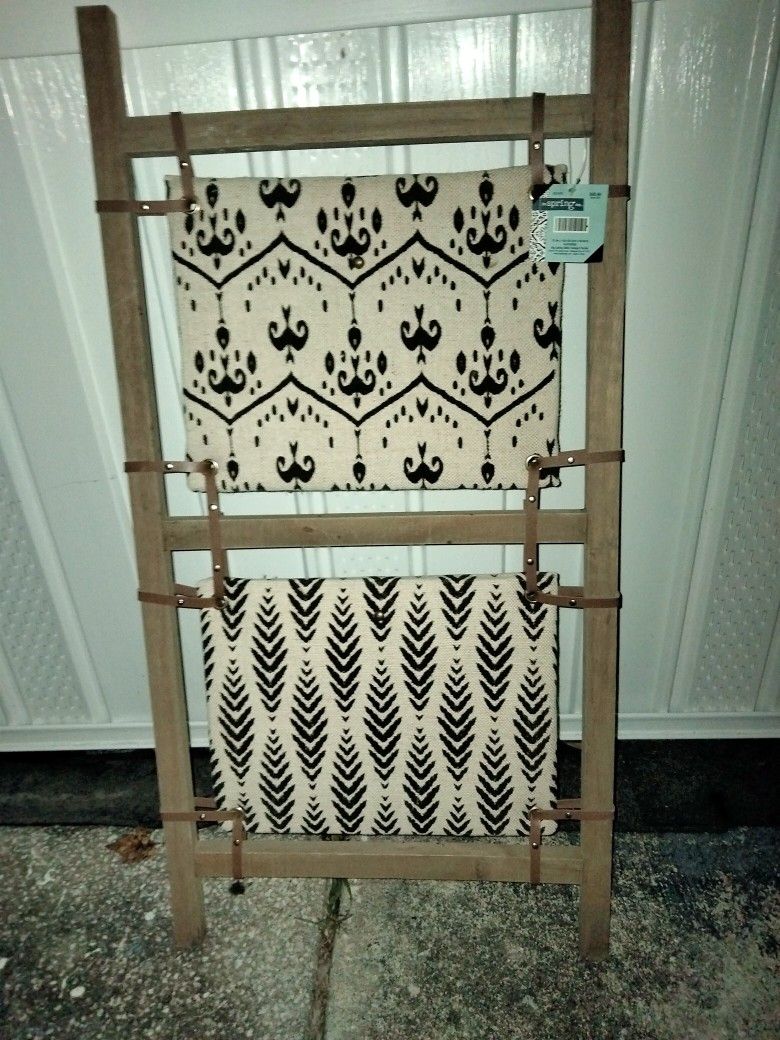 Like New Blanket Ladder