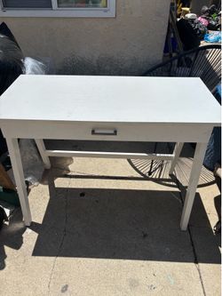 White desk (near new)