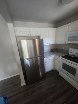 BEST BUY INSIGNIA stainless steel REFRIGERATOR