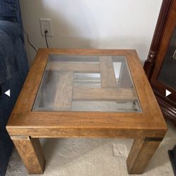 2 Drexel Vintage Side Tables And 2 Brass Table Lamps
