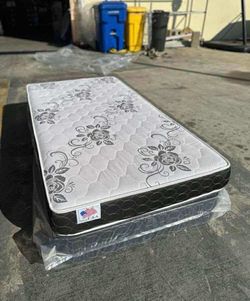 Deluxe brand twin size set