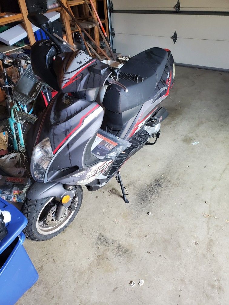 Yongfu F-15 Scooter (50cc)