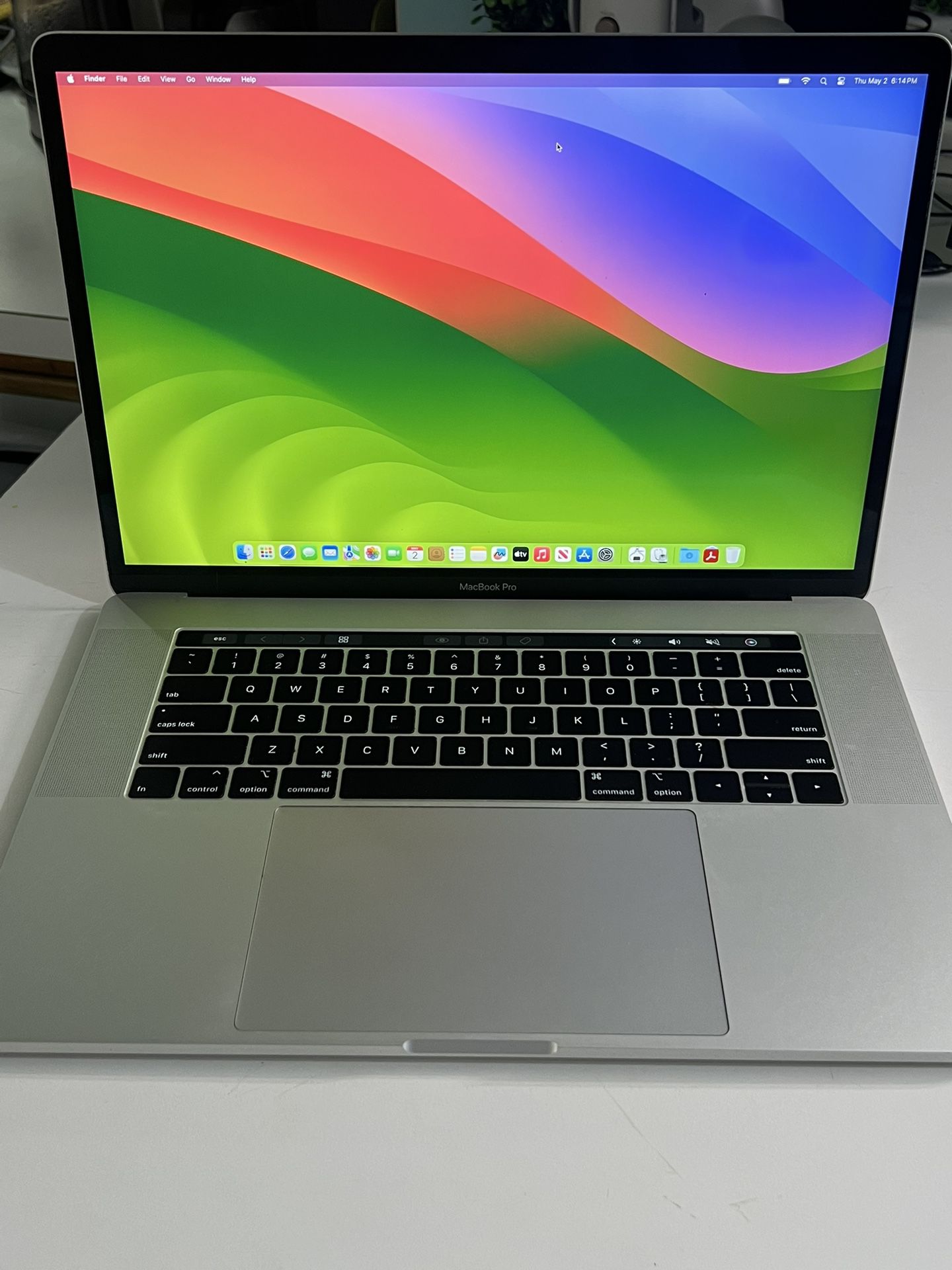 2018 Apple MacBook Pro 15”, w. Touchbar, i7 CPU, 16GB RAM, 250GB SSD.