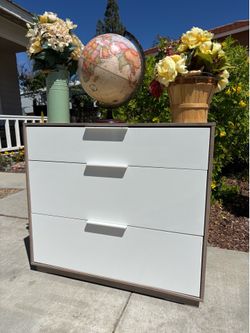 White Modern Dresser Chest of Drawers Furniture Great Condition