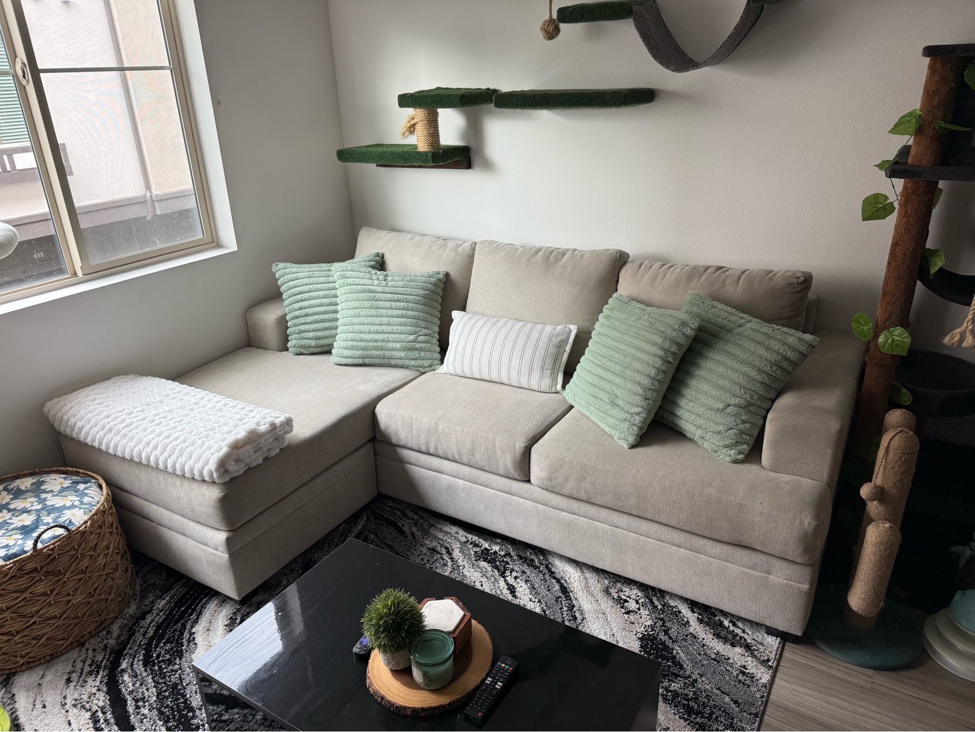 Sectional Couch – Excellent Condition | Purchased August 2024