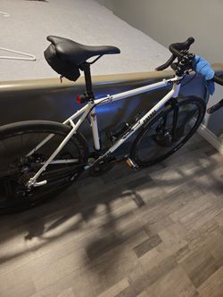 Charge plug3  meduim  disc steel tig road bike  need it gone