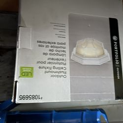 Ceiling Flush mount Light! Brand New! Unopened! 