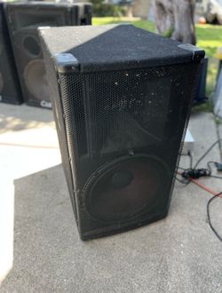Electro-Voice Eliminator Series 15" 2-Way Passive Speaker