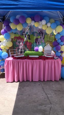 Arcos con globos y pilares