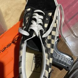 Checker Vans 