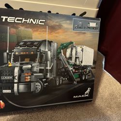 Lego USC MACK ATHEM WITH TRAILER 