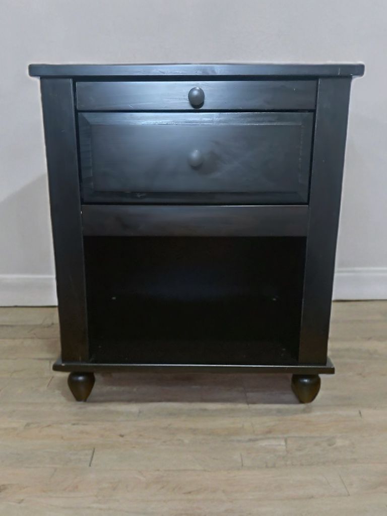 Hornsund Nightstand (Used good Condition)