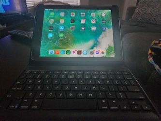 Apple Ipad 5th Gen Like New