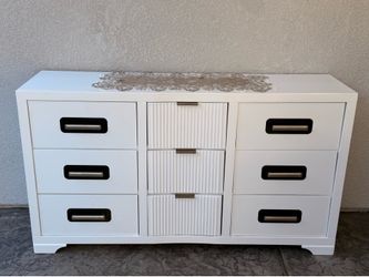Dresser, with 9 drawers