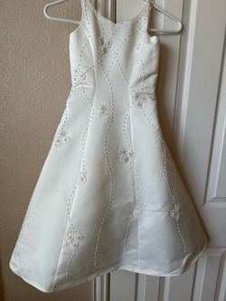 Flower Girl Dress for wedding. Ivory color Size 5. Wear only one time for 20 to 30 minutes. $115 or best offer