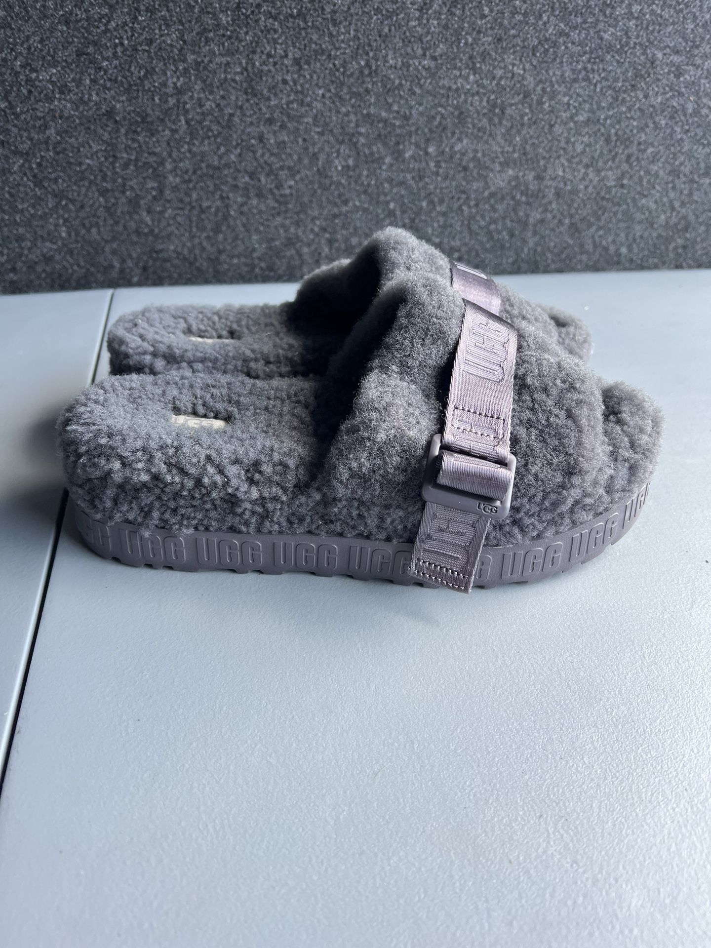 UGG FLUFFITA SHADOW COLOR PLATFORM SLIDES SHEEPSKIN SLIPPERS SIZE 10 US WOMENS